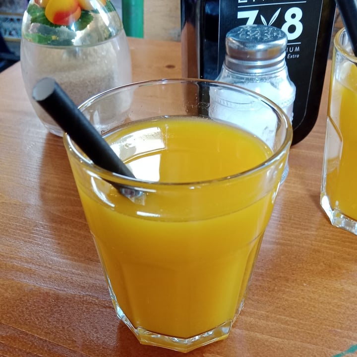 photo of Mama Carmen´s orange juice shared by @francescaglad7 on  30 May 2022 - review