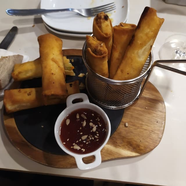 菜肴“Rollitos de primavera”的照片
