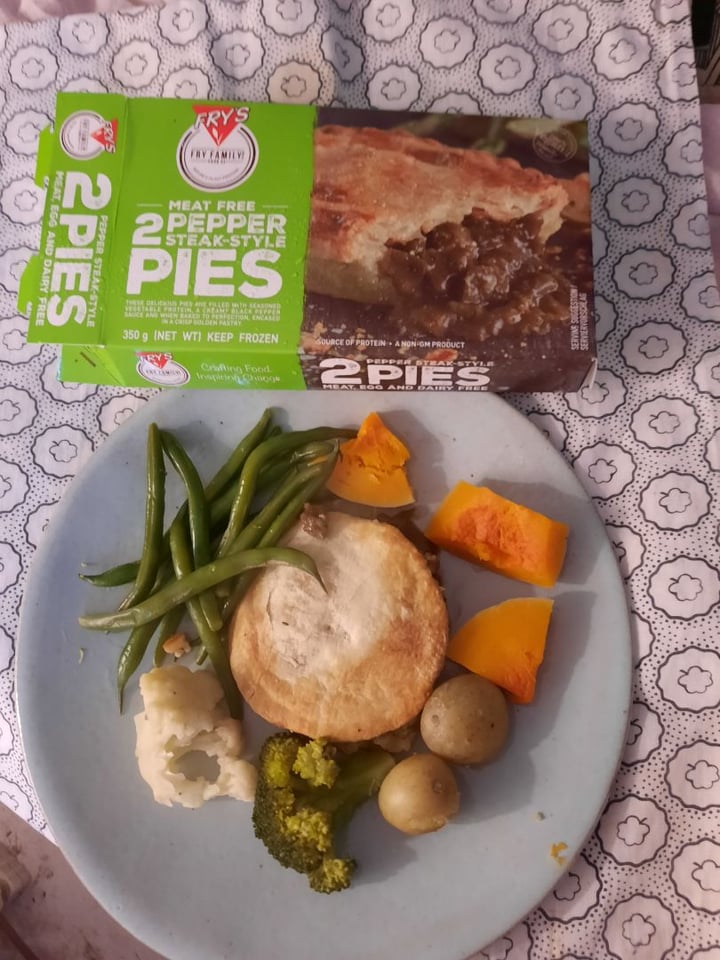 photo of Fry's Family Food 2 Pepper Steak-Style Pies shared by @africandebs on  12 Aug 2020 - review