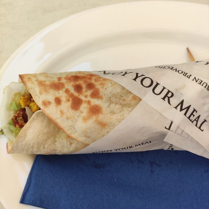 photo of Tom Brown's vegan wrap shared by @lalaravegana on  07 Aug 2022 - review