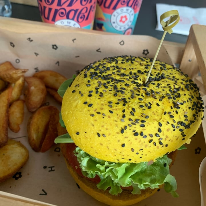photo of Flower Burger Funky Cecio shared by @sabrinamarangoni on  29 Apr 2022 - review