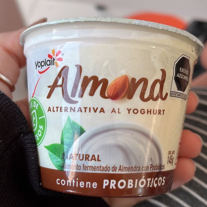 photo of Yoplait Almond Alternativa al Yogurt - Sabor Natural  shared by @bluemeanie on  19 May 2022 - review