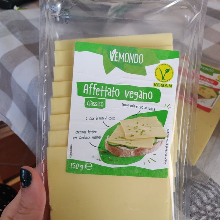 review photo of Vemondo Affettato Vegano Classico shared by @anniefavero on 12 Mar 2022 - review