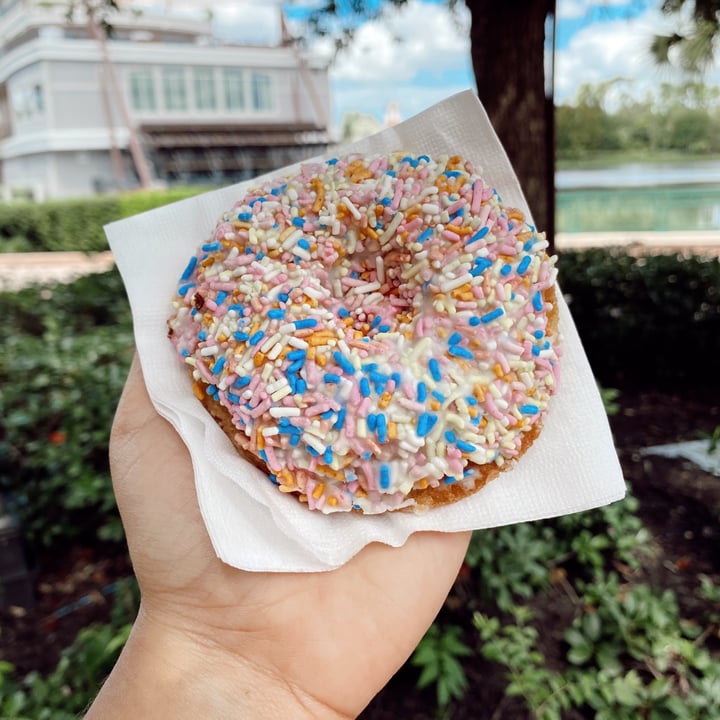 photo of Erin McKenna's Vainilla Dipped Donut shared by @valeeeryh on  07 Jan 2021 - review