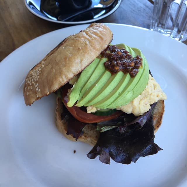 Photo du plat “Mediterranean feast Bagel”