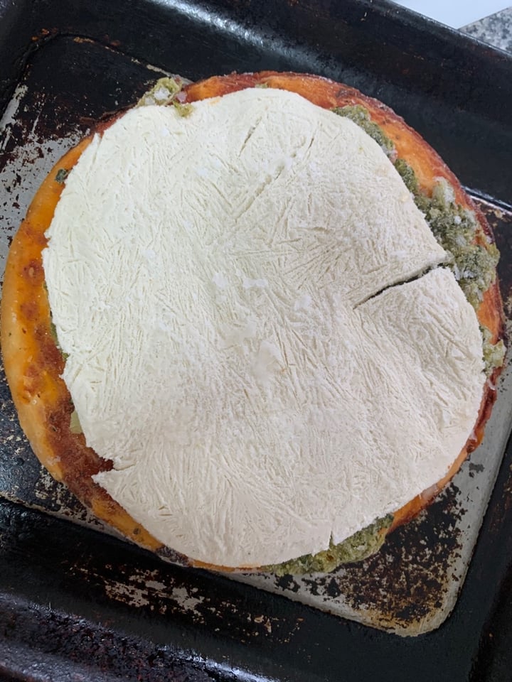 photo of Mundo Vegetal Pizza de muzzarella con brocoli y puerro shared by @canica on  14 Mar 2020 - review