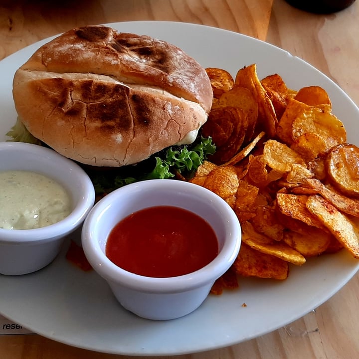 photo of Herbívoro restaurante vegano Hamburguesa De Falafel shared by @naty023 on  06 Jan 2021 - review