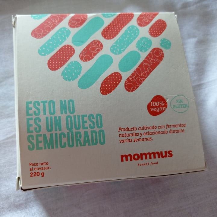 photo of Mommus Foods Esto No Es Un Queso Semicurado shared by @conchipiron on  16 Nov 2021 - review