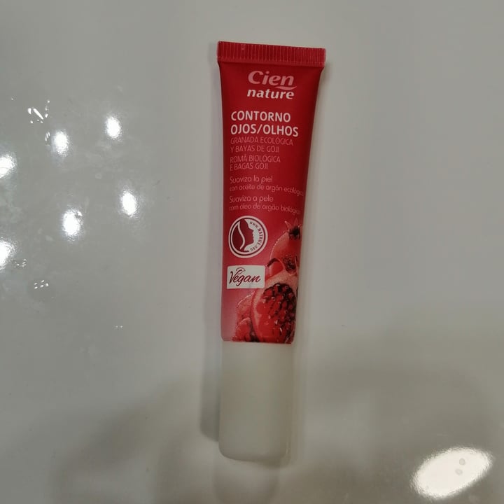 photo of Cien Crema Contorno de Ojos Granada y Bayas de Goji shared by @raquellogs1 on  05 Aug 2021 - review