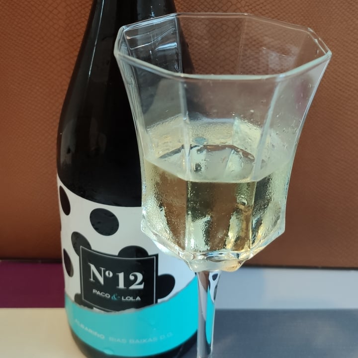 review photo of Paco & Lola Vino albariño shared by @anakuroneko on 20 Dec 2020 - review