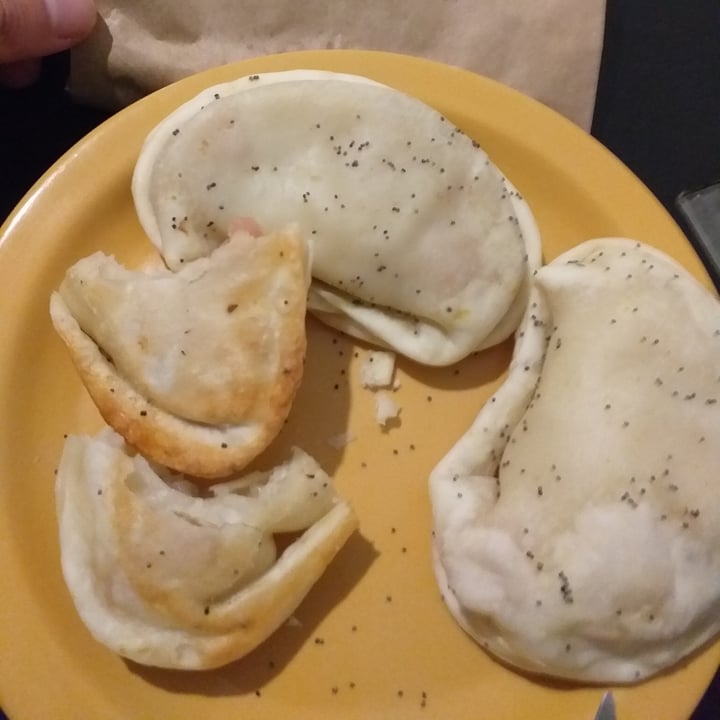 photo of CasaSelva Empanadas Veganas de Jamon Y Queso shared by @mauroogido on  22 Sep 2021 - review