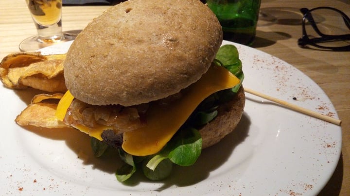 photo of Restaurante Alive Hamburguesa Beyond Meat shared by @luciaalbano on  26 Jun 2019 - review