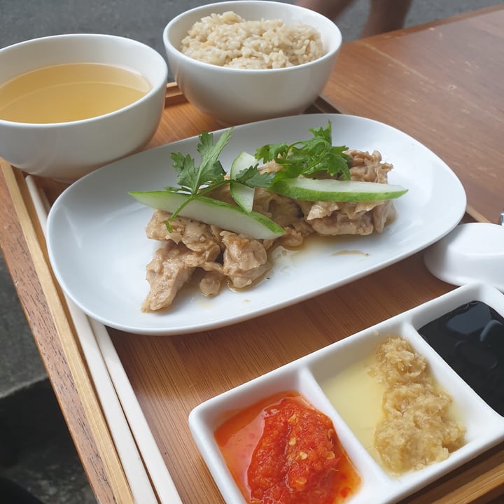 photo of Privé Tiong Bahru Hainanese Chicken Rice shared by @helmos on  27 Jun 2020 - review