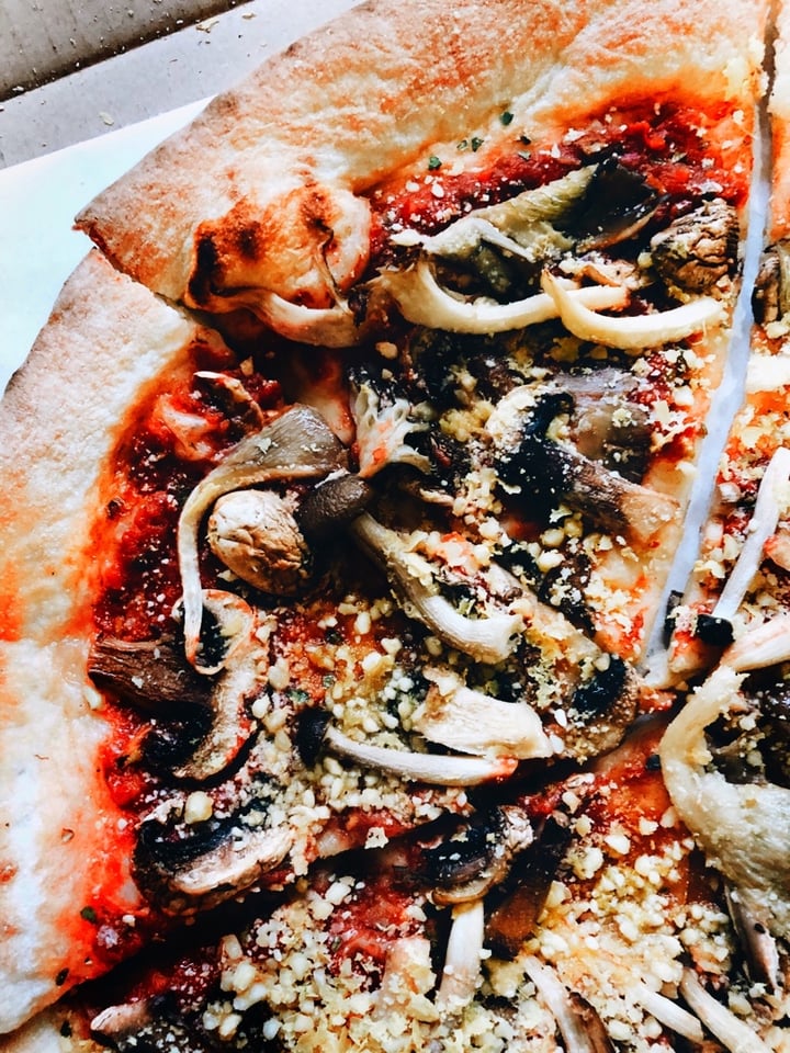 photo of Real Food Mushroom Sourdough Pizza (Veganised) shared by @consciouscookieee on  16 Apr 2020 - review