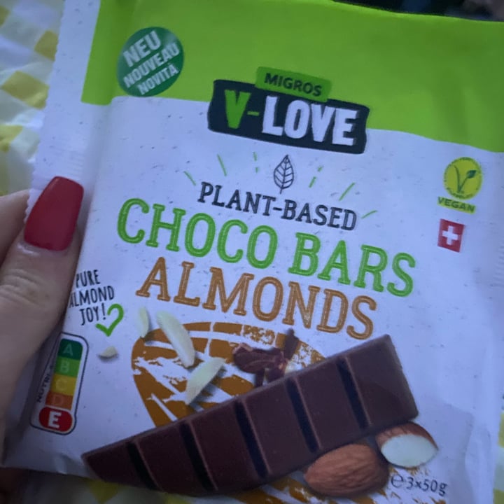 photo of Migros V-Love Choco bars almond shared by @bohboh on  13 Apr 2022 - review
