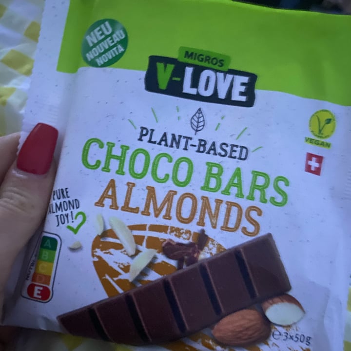 review photo of Migros V-Love Choco bars almond shared by @bohboh on 13 Apr 2022 - review