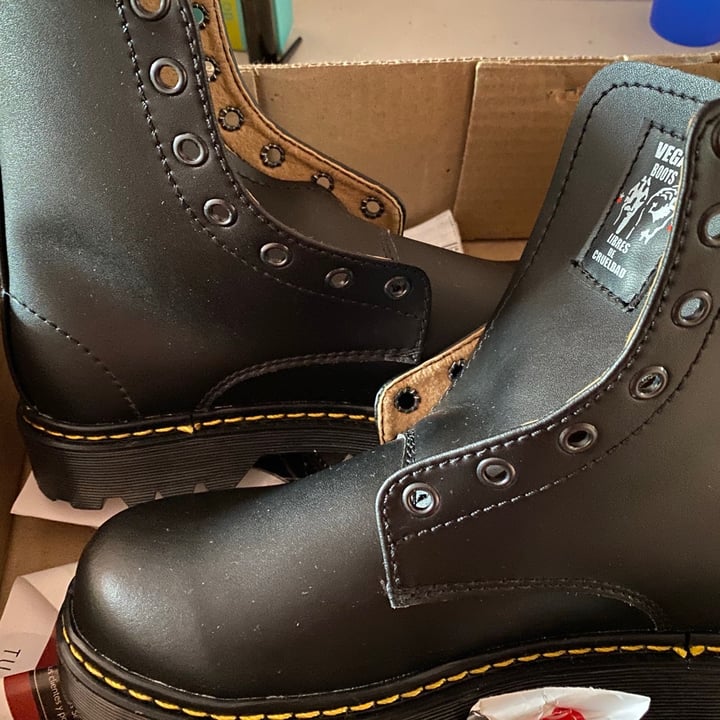 review photo of Vegan Boots México Botas Imitación Piel 7 ojillos shared by @anacasillas on 12 Dec 2020 - review