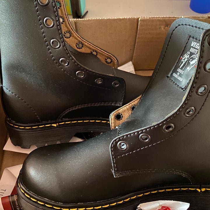 photo of Vegan Boots México Botas Imitación Piel 7 ojillos shared by @anacasillas on  12 Dec 2020 - review