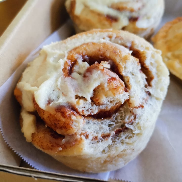 photo of Brod and Paj Cinnamon Roll With Maple Cashew Frosting shared by @ananelia on  24 May 2021 - review