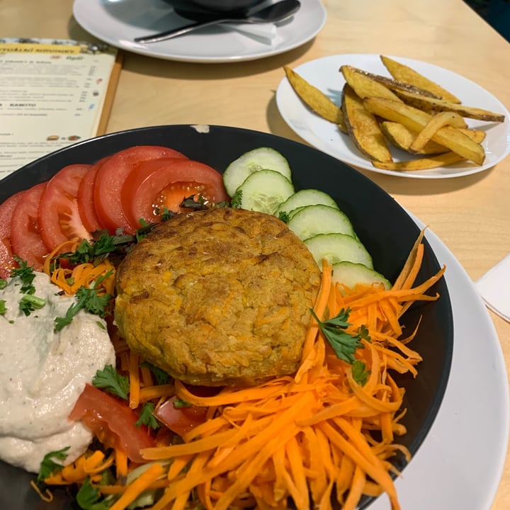 photo of SUPERFOOD BAR Black Kale Gluten-free burger bowl shared by @yummykitty on  18 Dec 2020 - review