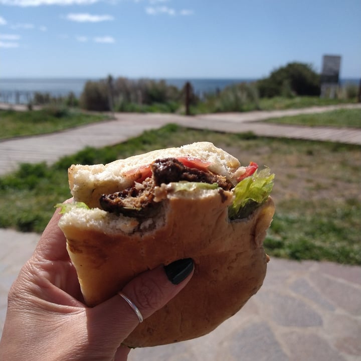 photo of Kela con amor sandwich de seitan shared by @marianveg on  14 Oct 2022 - review
