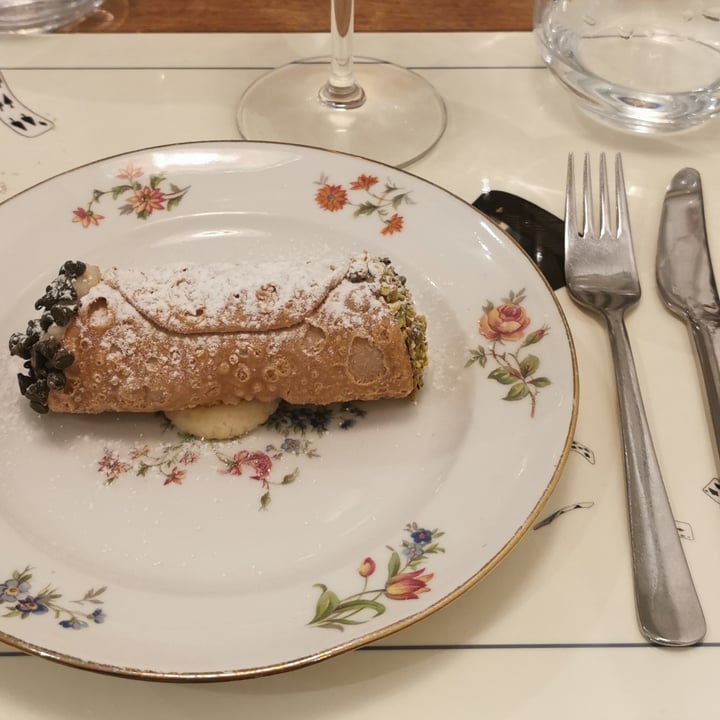 photo of Sementis Cannolo Siciliano Vegan shared by @ariannalombarrrdi on  10 Mar 2022 - review