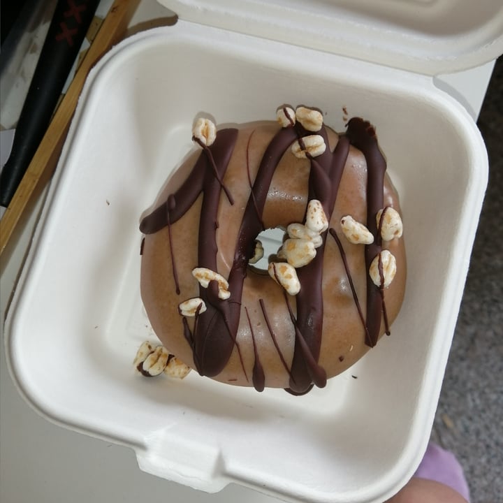 photo of Beet kinder country donut shared by @veggiehugs on  12 Sep 2022 - review