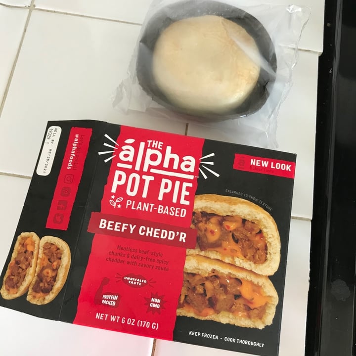 photo of Alpha Foods Beefy Chedd'r Pot Pie shared by @curvycarbivore on  22 Mar 2020 - review