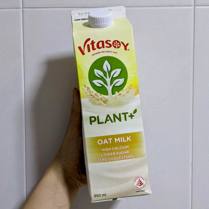 photo of Vitasoy Plant+ Oat milk shared by @iveeflower on  27 May 2022 - review