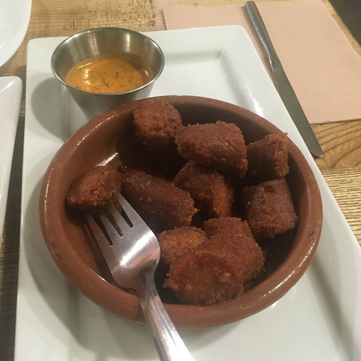 review photo of El Perro Gamberro Choriveganos a la parilla con salsa chimichurri shared by @lauramartin on 01 Oct 2022 - review