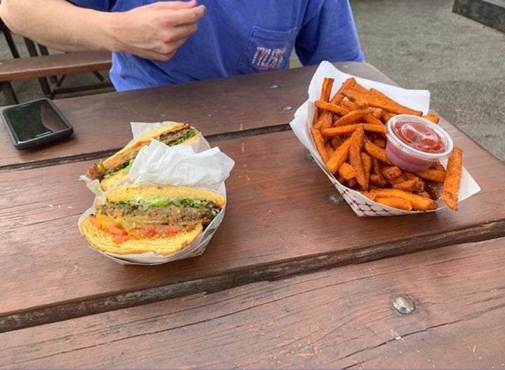 photo of Arlos Bacon Cheeseburger shared by @alexabenb on  30 Jul 2019 - review