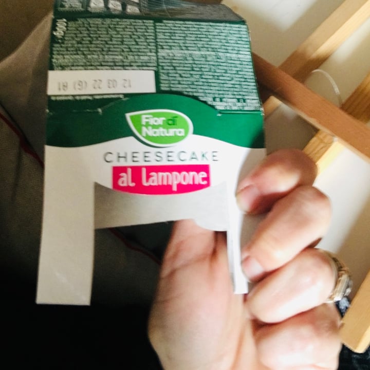 photo of Fior di Natura Cheesecake al lampone shared by @veganfood2022 on  19 Feb 2022 - review