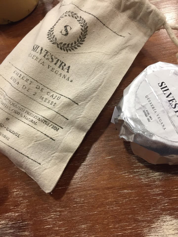 photo of Silvestra Queso Vegano de Cajú Camembert shared by @sinsertralina on  14 Mar 2020 - review