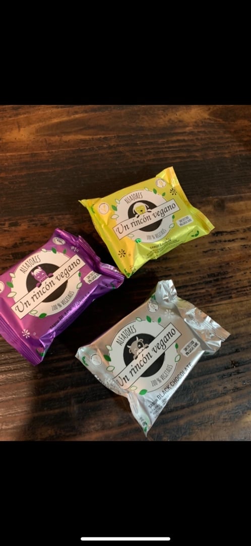 review photo of Un Rincón Vegano Alfajor Black Vainilla shared by @beluharringtonc on 01 Dec 2019 - review