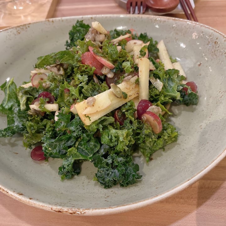 review photo of Am I Addicted - Pottery Studio & V Cafe Kale Waldorf Salad shared by @greenbovine on 14 Jan 2022 - review