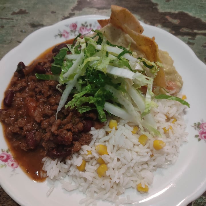 photo of Aurora Restaurante Antiespecista chille de proteina de soja, Com Fake Nachos E Guacamole E Arroz Com Milho shared by @millaeb on  07 May 2022 - review