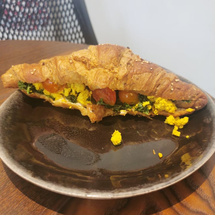 photo of Debby's Good Veggie Food Croissant salado “huevo” shared by @sandrub on  18 Sep 2022 - review