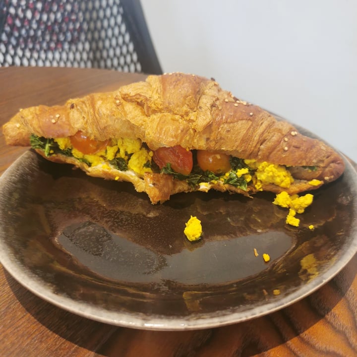 review photo of Debby's Good Veggie Food Croissant salado “huevo” shared by @sandrub on 18 Sep 2022 - review