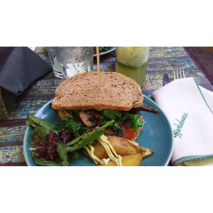 photo of Hierbabuena Vegan Sandwich shared by @eve97lyn on  22 Jan 2022 - review