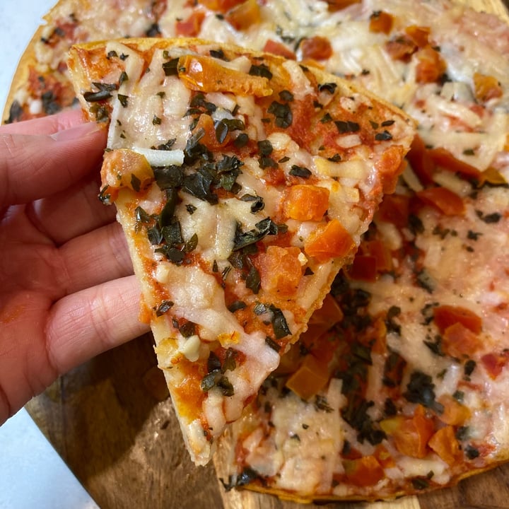 photo of Wholly veggie Margherita pizza with cauliflower crust shared by @maranda on  29 Oct 2020 - review