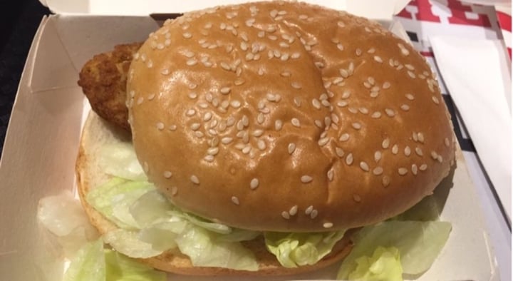 review photo of KFC vegan chicken burger shared by @charlottehartley on 24 Dec 2019 - review