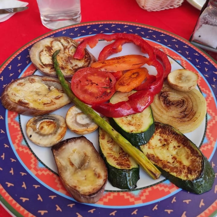 photo of Restaurante Catalina II Parrillada de verduras shared by @rubiveg1 on  01 May 2022 - review
