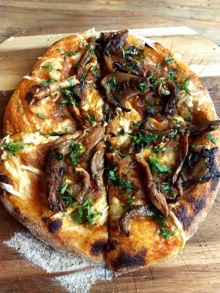 review photo of Cilantropos Restaurant Pizza De Masa Madre Con Hongos shared by @pipi on 08 Feb 2020 - review