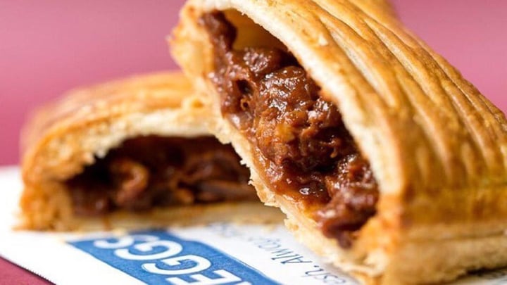 photo of Greggs Vegan Steak Bake shared by @lucyjenn on  04 Jan 2020 - review