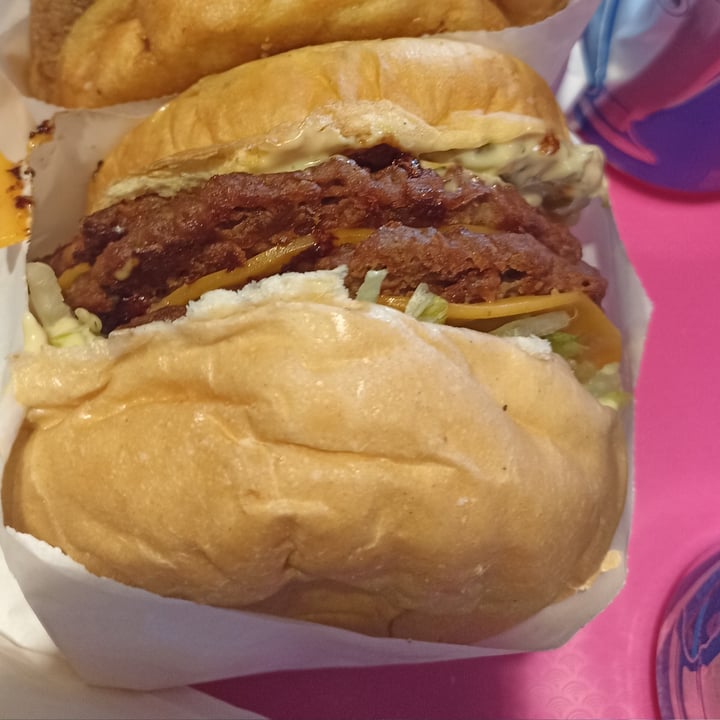 photo of VEGAN FOX Vegmac Burger shared by @martinaber on  19 Aug 2022 - review