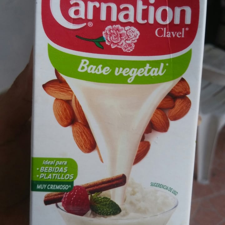 photo of Carnation Clavel base vegetal origen almendra shared by @dainbm on  06 May 2022 - review