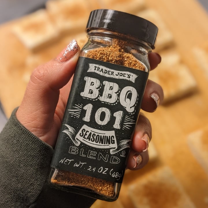 photo of Trader Joe's BBQ 101 Seasoning shared by @iszy on  19 Nov 2022 - review