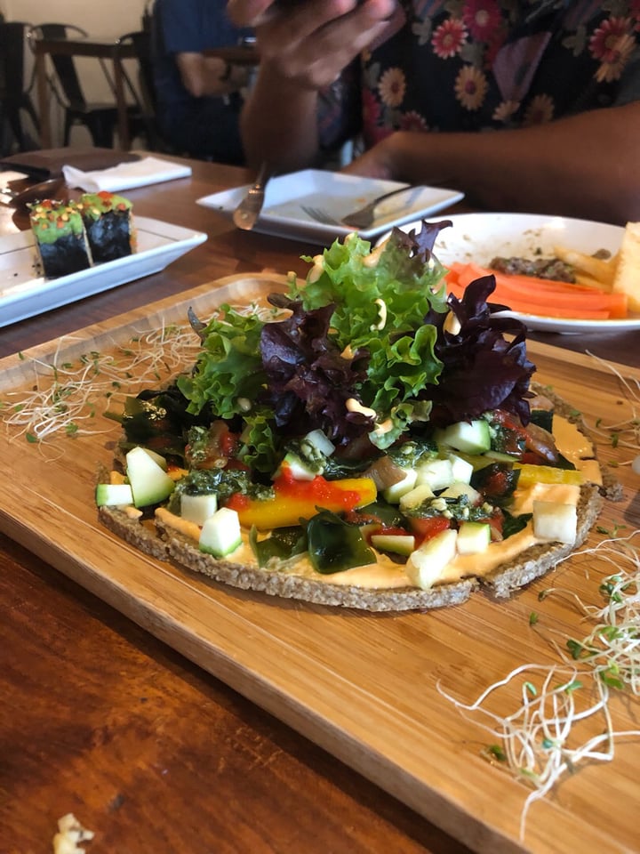 photo of Afterglow By Anglow Raw Pizza shared by @alyrauff on  10 Oct 2018 - review