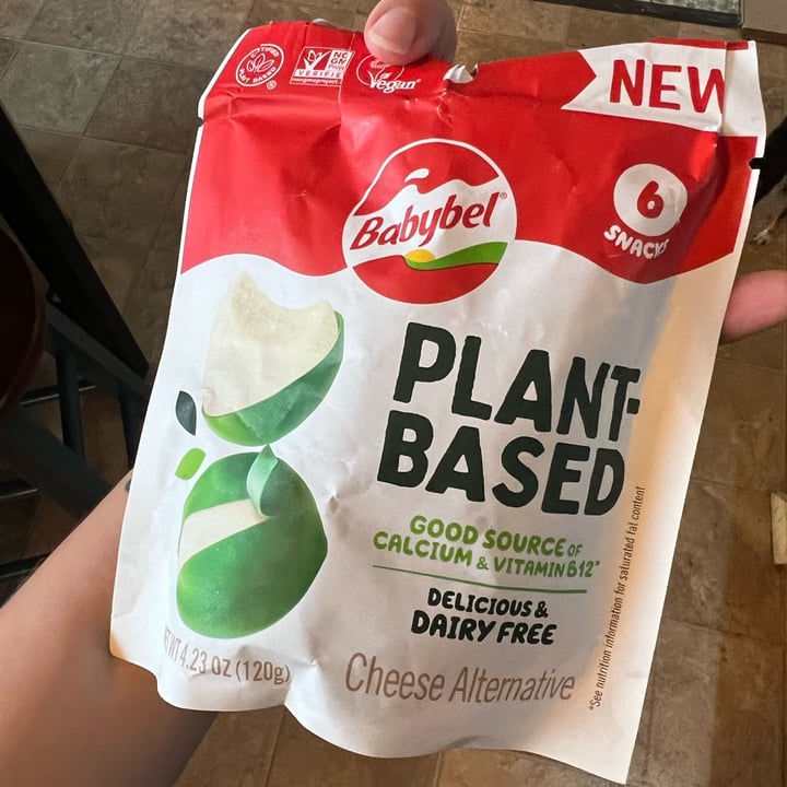 photo of Babybel Plant-Based Plant-Based Cheese Alternative shared by @catsgoodnight on  21 Sep 2022 - review