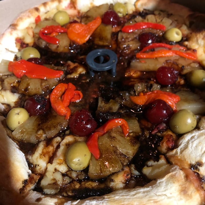 photo of Pasillo 74 PIZZERÍA pizza vegana de anana shared by @claracartasegna on  01 Apr 2022 - review